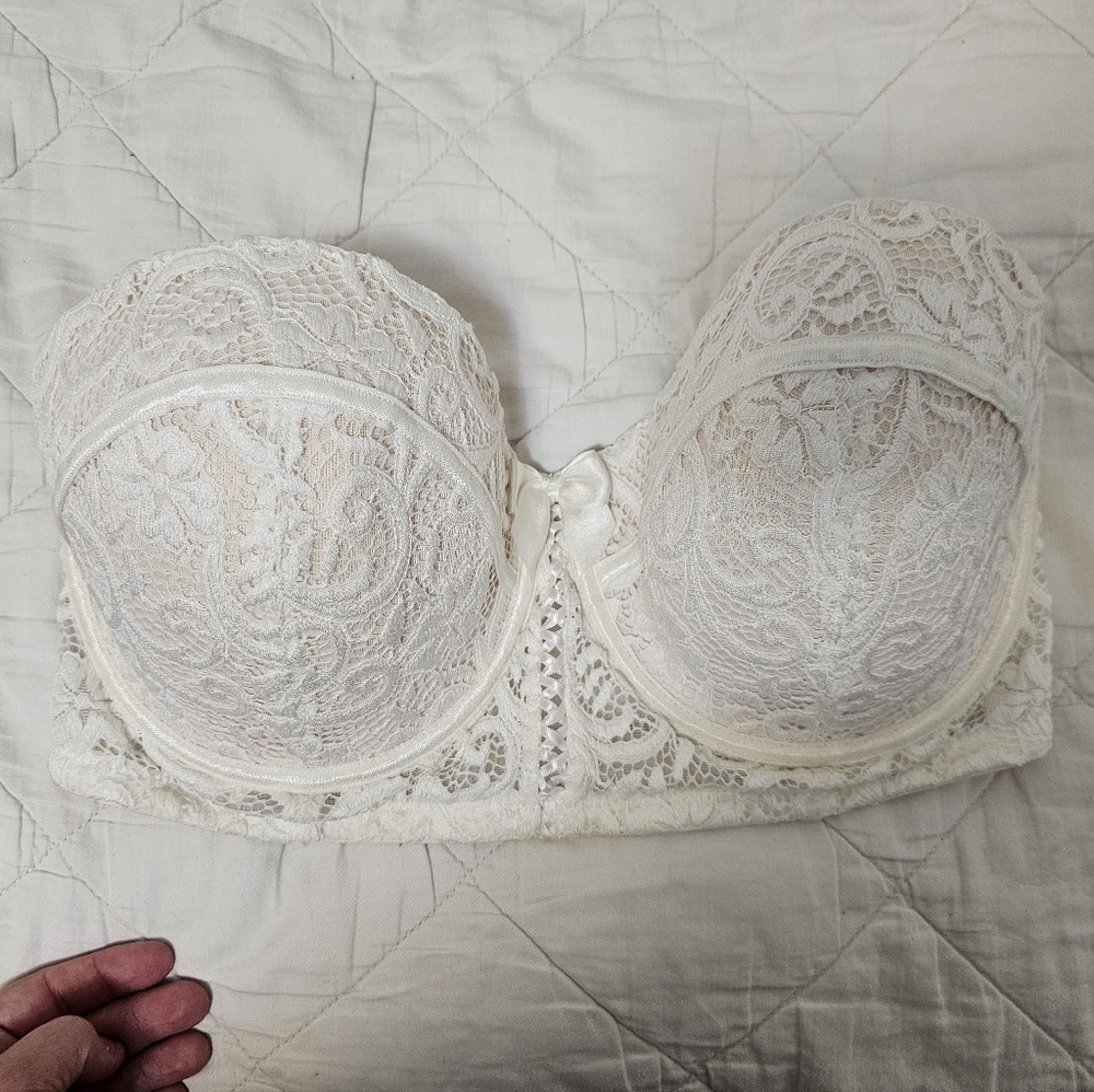 32 H Adore Me Strapless Bra